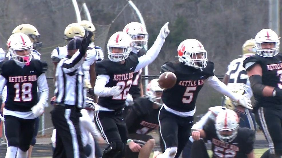 Image for story: Unbeaten teams feature in Virginia high school football state championships