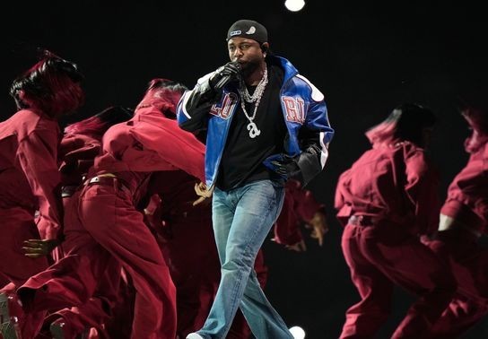 Image for story: Drake complains about Kendrick Lamar's Super Bowl performance in new defamation claims