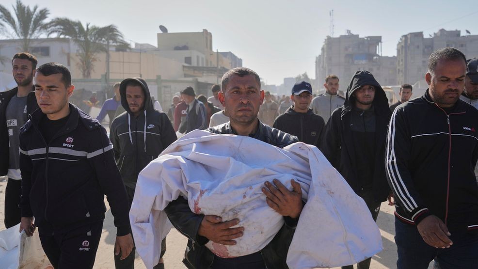 Image for story: Israeli strikes on Gaza kill 90 in 48 hours as pressure mounts on Hamas to free hostages
