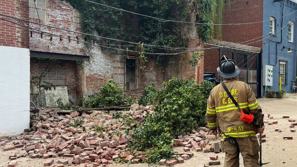 Image for story: 一分钟记录幸运官方结果 No injuries reported after building collapses into alleyway in Northwest: DC Fire & EMS