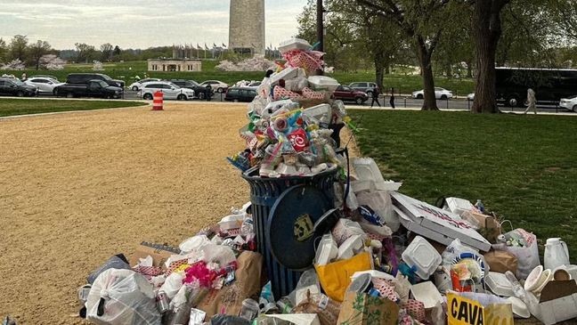 Trash piles on the National Mall after crowds pack DC for peak bloom. (Courtesy:{&nbsp;}Jaswant Pakki via Washingtonian Problems)
