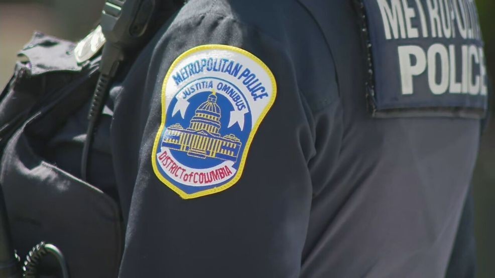 Image for story: Shooting in Southeast D.C. leaves two injured, police seek suspect