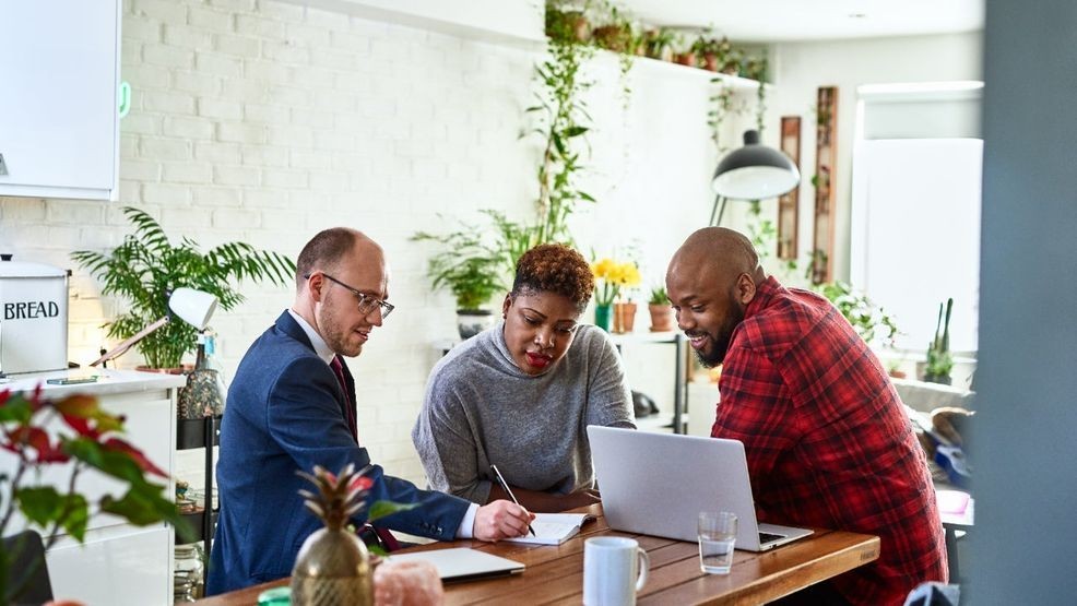 Image for story: 7 investing mistakes financial pros say you should avoid