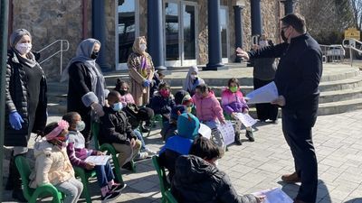 Image for story: Lunchbox Weather visits GKAI at ISG Learning Center